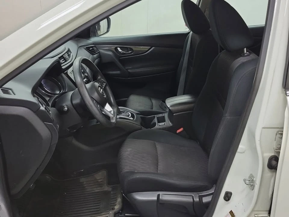 2017 Nissan Rogue - Image 4 of 8
