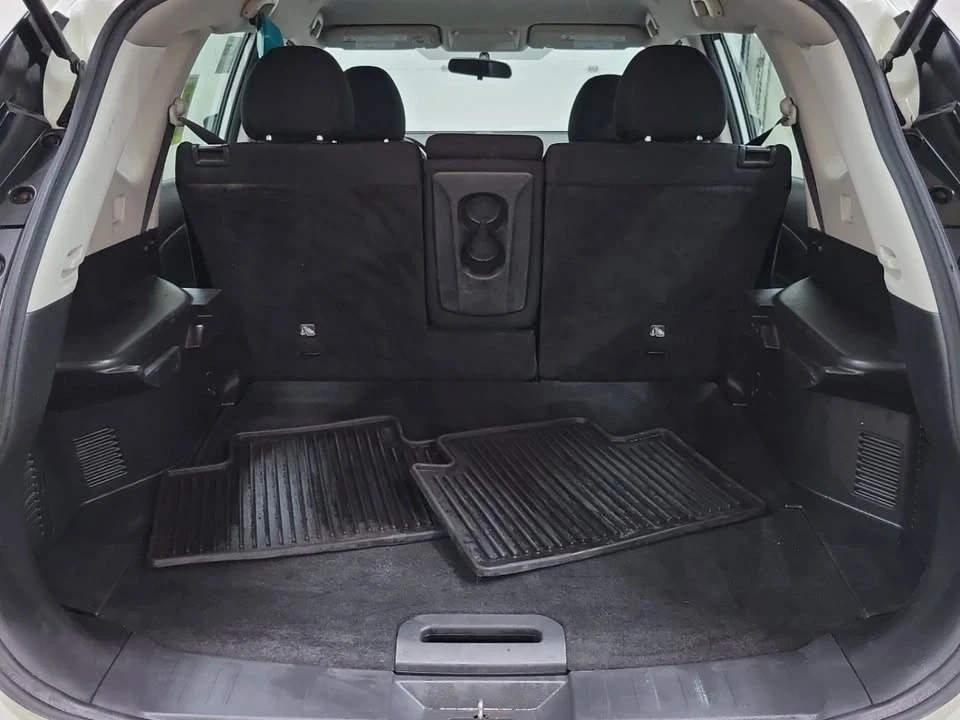 2017 Nissan Rogue - Image 8 of 8