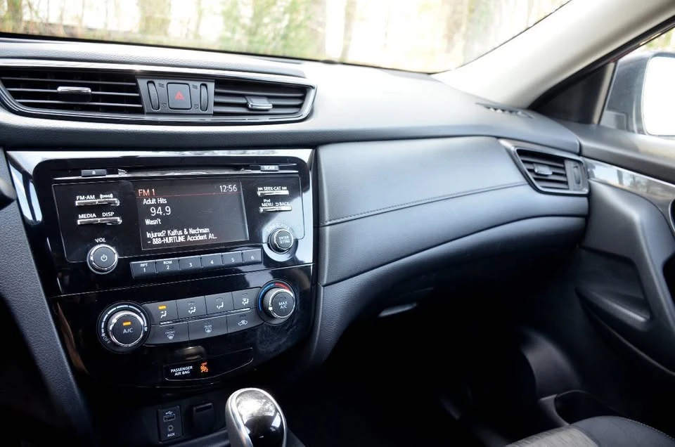 2017 Nissan Rogue - Image 13 of 15
