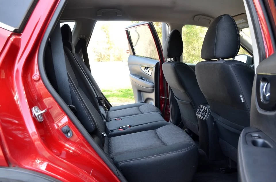 2017 Nissan Rogue - Image 8 of 15