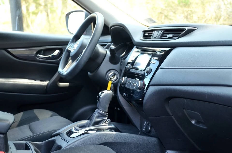 2017 Nissan Rogue - Image 10 of 15