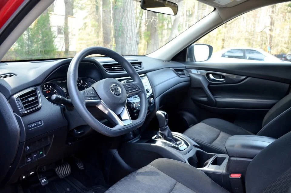 2017 Nissan Rogue - Image 11 of 15