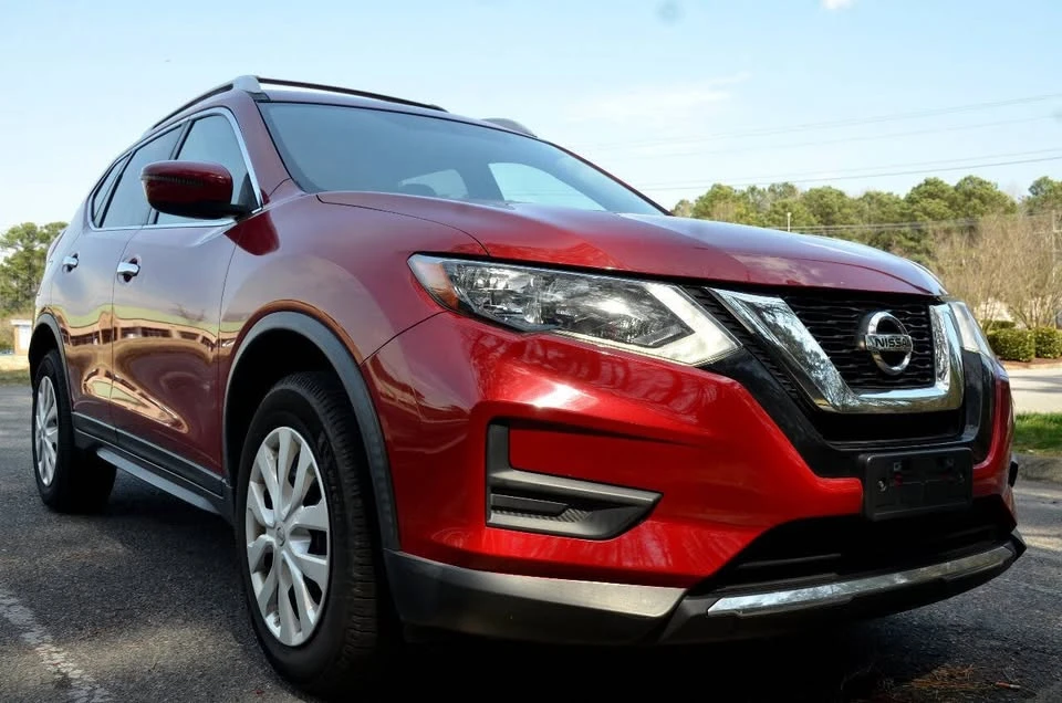 2017 Nissan Rogue - Image 2 of 15