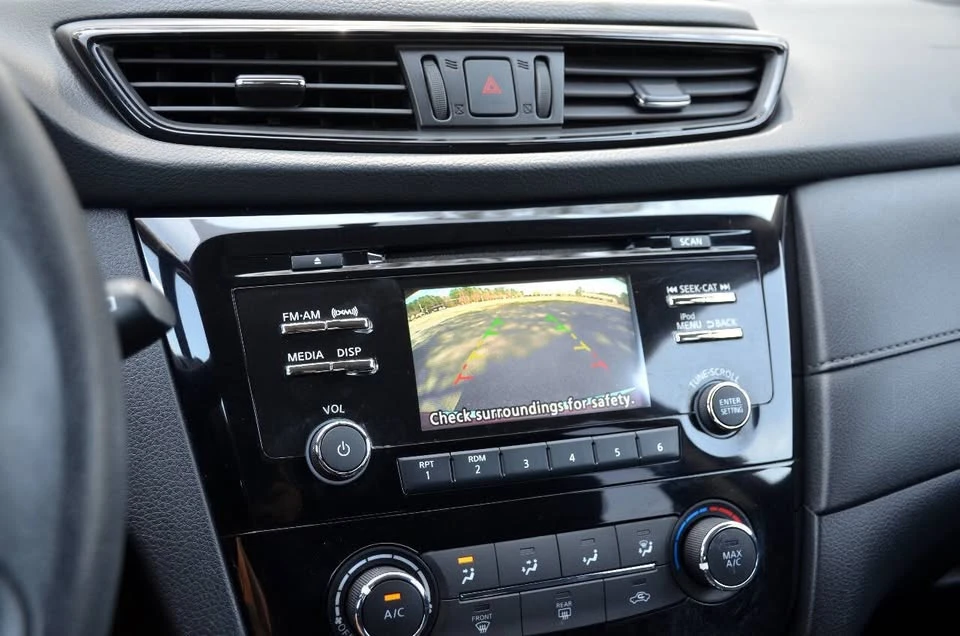 2017 Nissan Rogue - Image 14 of 15