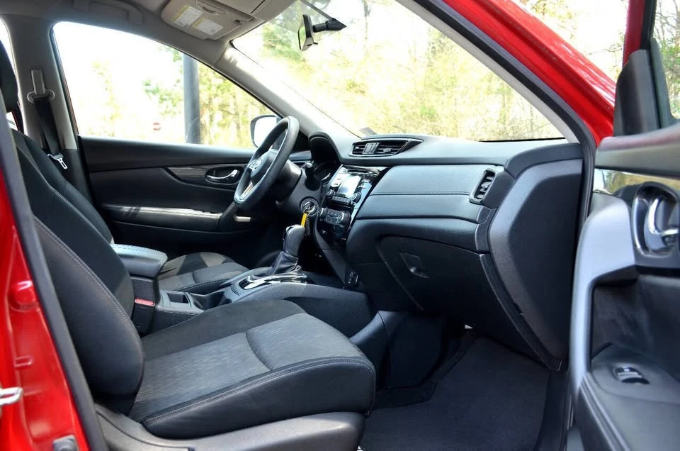 2017 Nissan Rogue - Image 9 of 15