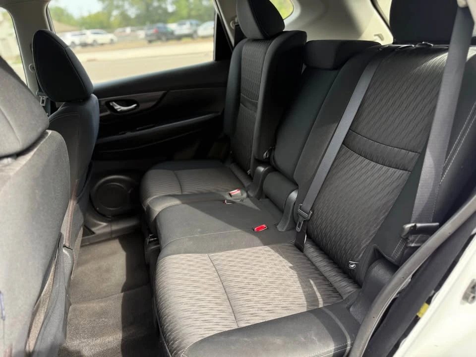 2017 Nissan Rogue - Image 14 of 17
