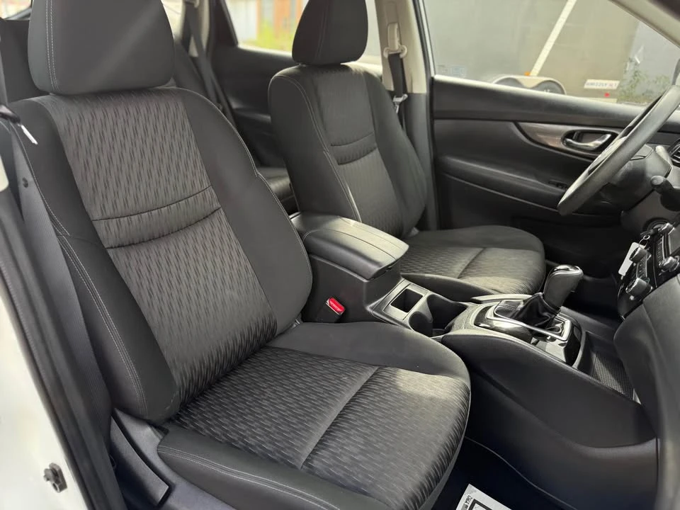 2017 Nissan Rogue - Image 13 of 17