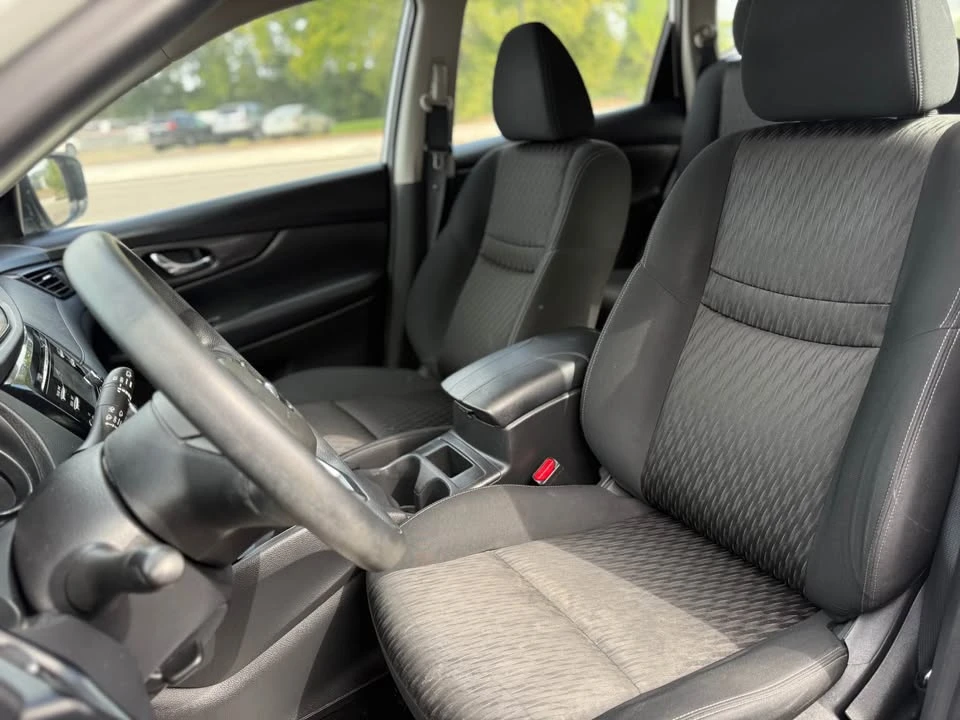2017 Nissan Rogue - Image 12 of 17