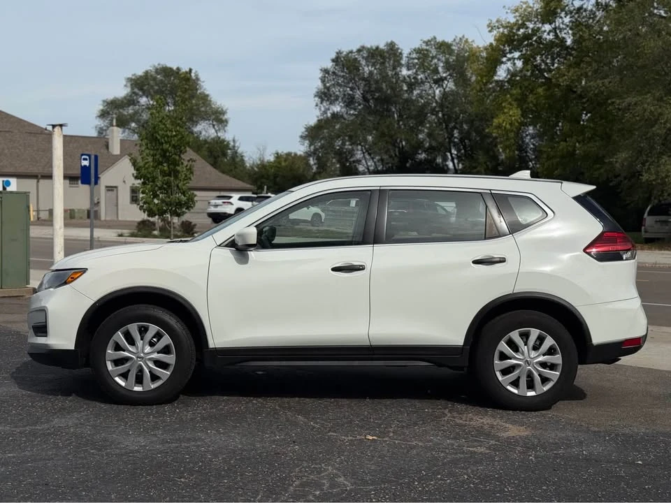 2017 Nissan Rogue - Image 4 of 17