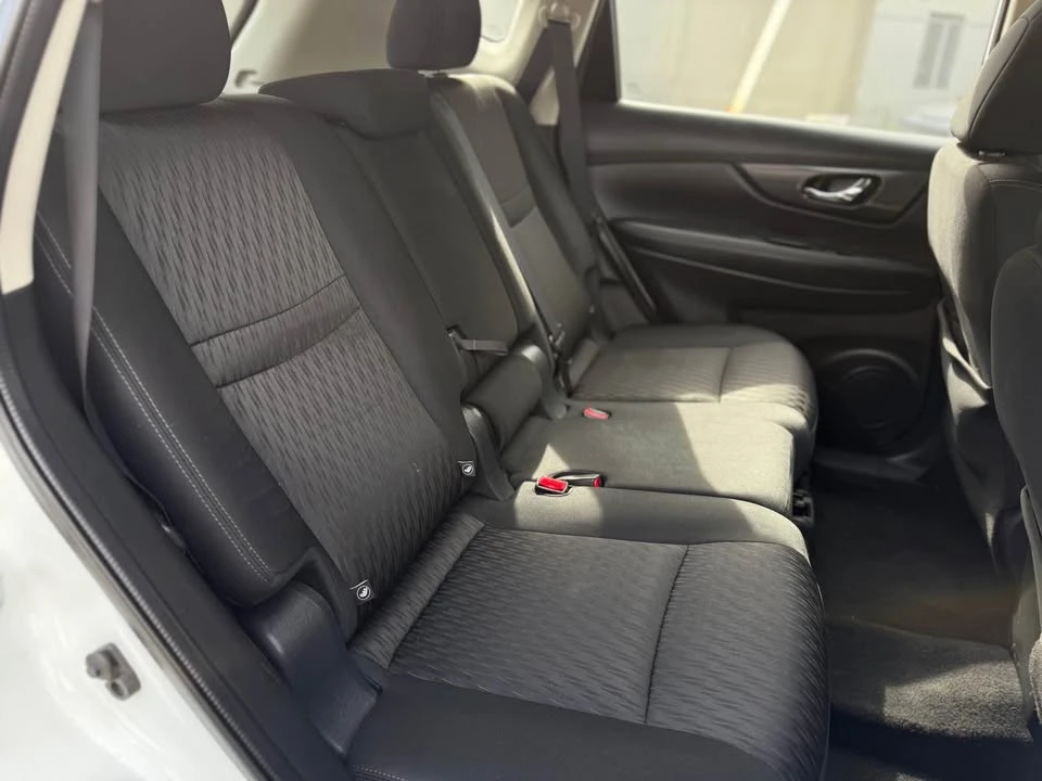 2017 Nissan Rogue - Image 15 of 17