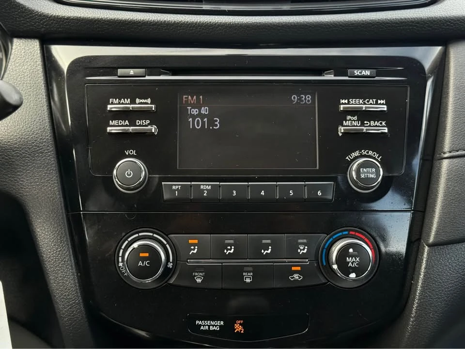 2017 Nissan Rogue - Image 9 of 17