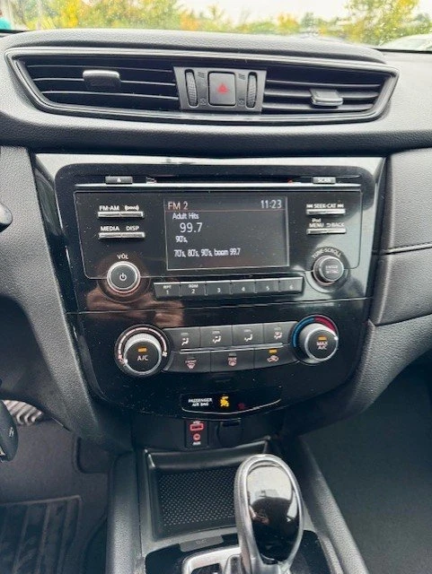 2017 Nissan Rogue - Image 14 of 19