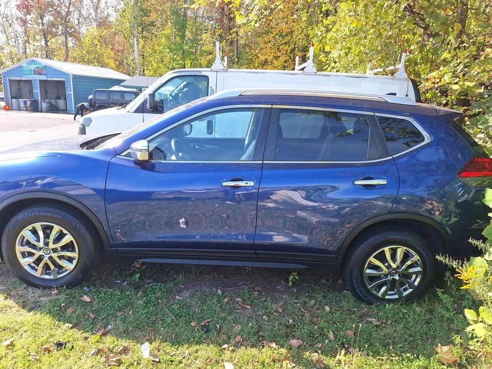 2017 Nissan Rogue - Image 3 of 3