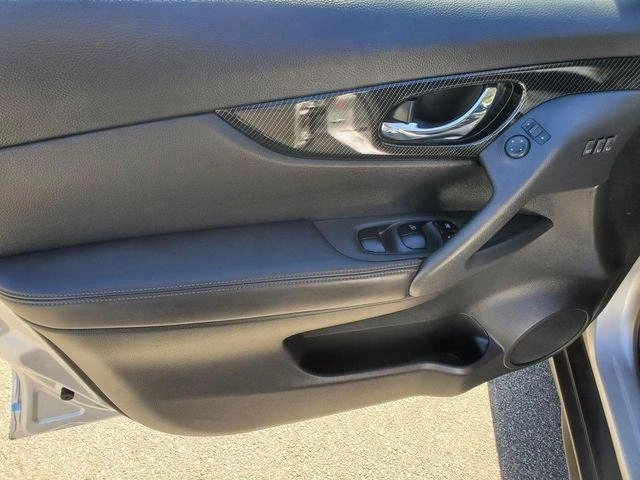 2017 Nissan Rogue - Image 13 of 19