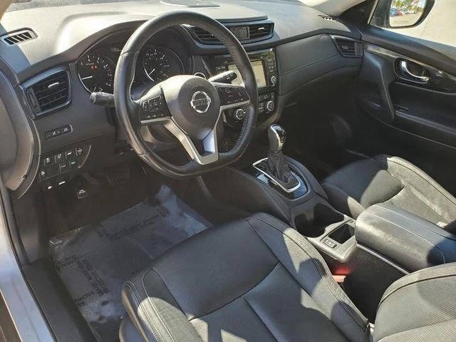2017 Nissan Rogue - Image 11 of 19