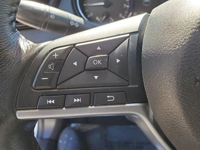 2017 Nissan Rogue - Image 18 of 19