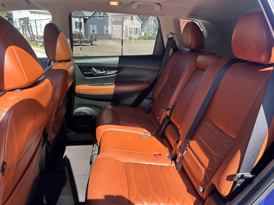 2017 Nissan Rogue - Image 11 of 20