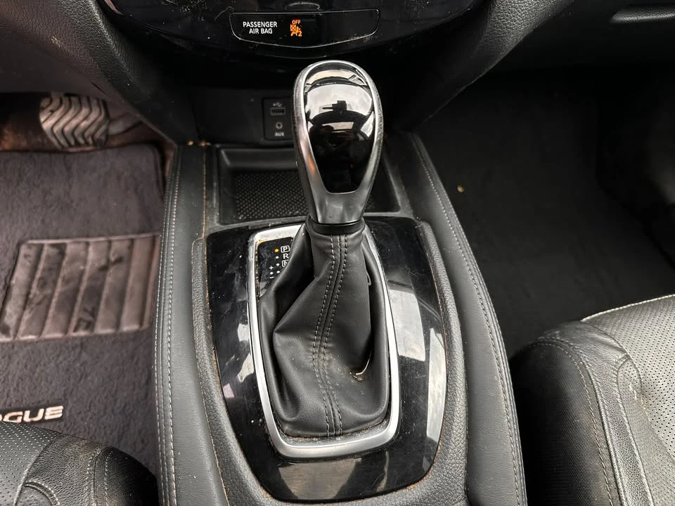 2017 Nissan Rogue - Image 14 of 18