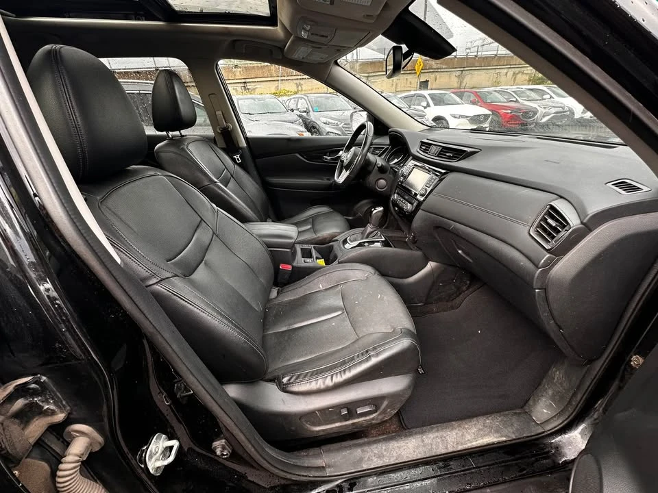2017 Nissan Rogue - Image 11 of 18