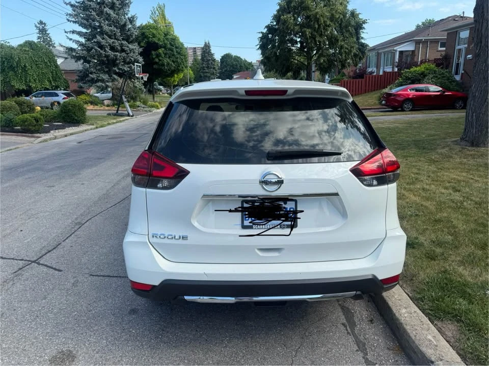 2017 Nissan Rogue - Image 6 of 8