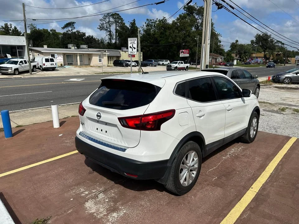 2017 Nissan Rogue - Image 6 of 14