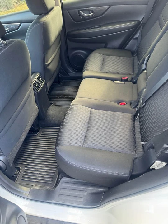 2017 Nissan Rogue - Image 7 of 8
