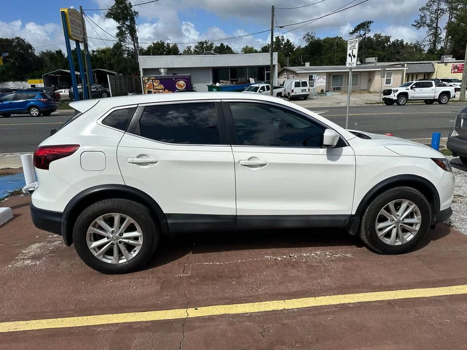 2017 Nissan Rogue - Image 7 of 14