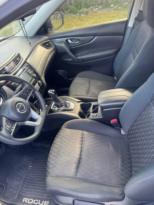 2017 Nissan Rogue - Image 8 of 8