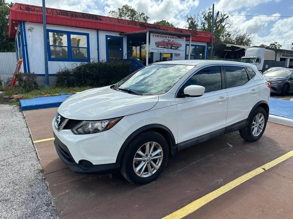 2017 Nissan Rogue - Image 2 of 14