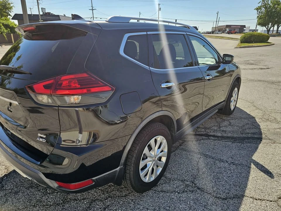 2017 Nissan Rogue - Image 5 of 9