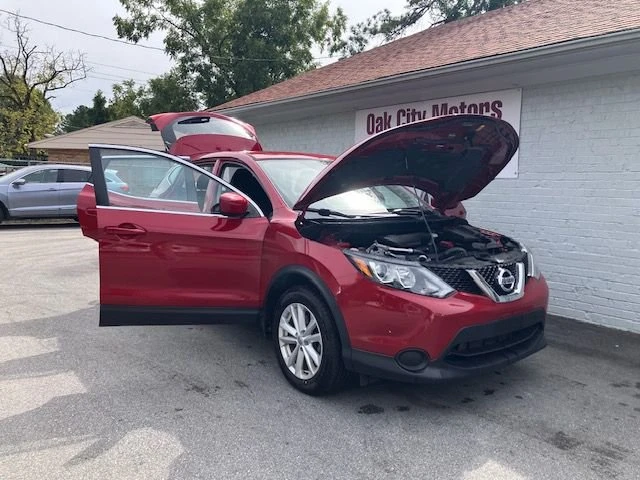 2017 Nissan Rogue - Image 8 of 19
