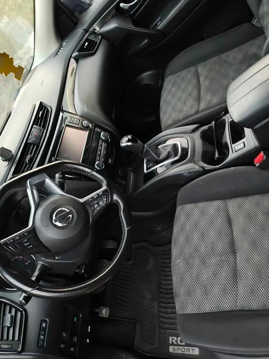 2017 Nissan Rogue - Image 7 of 13