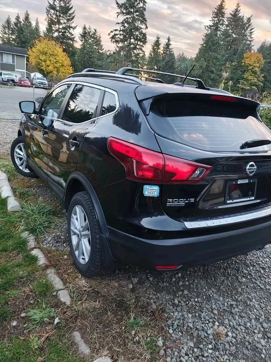 2017 Nissan Rogue - Image 4 of 13