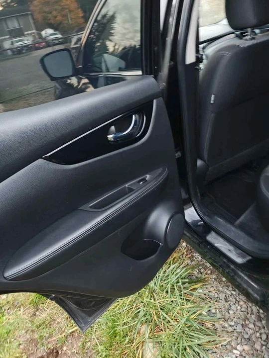 2017 Nissan Rogue - Image 12 of 13