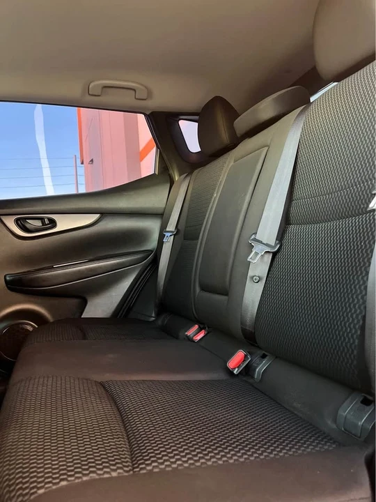 2017 Nissan Rogue - Image 6 of 9