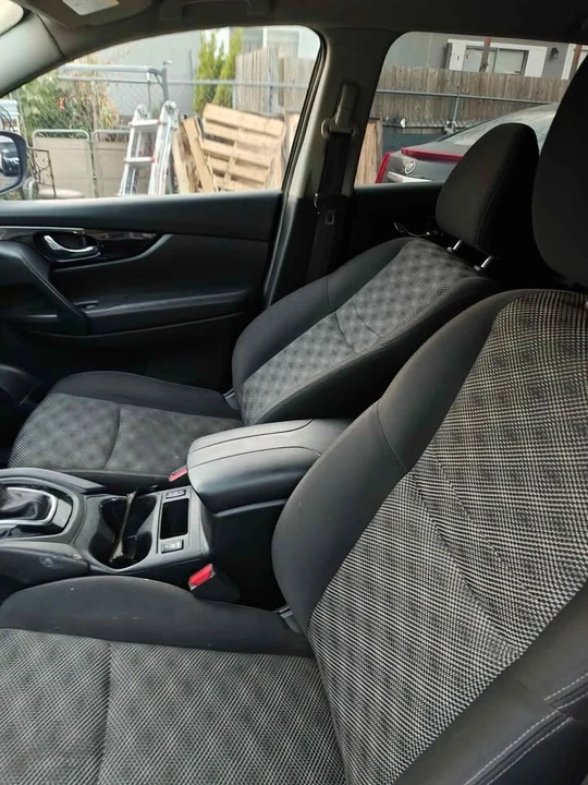 2017 Nissan Rogue - Image 8 of 13
