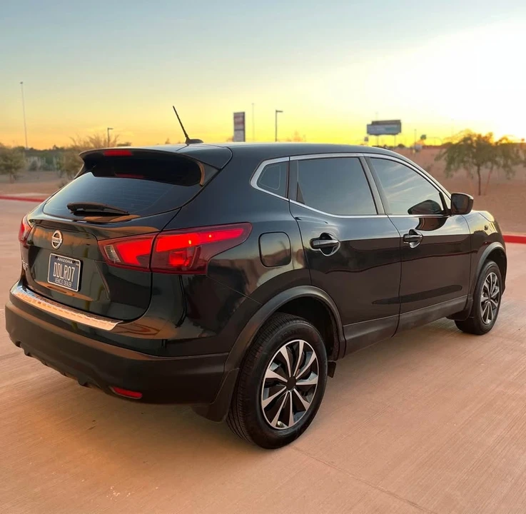 2017 Nissan Rogue - Image 3 of 9