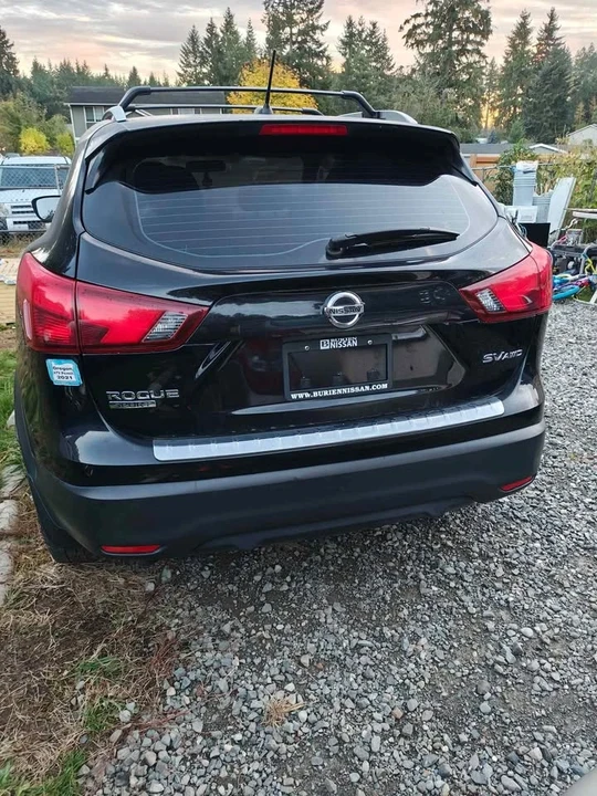 2017 Nissan Rogue - Image 6 of 13