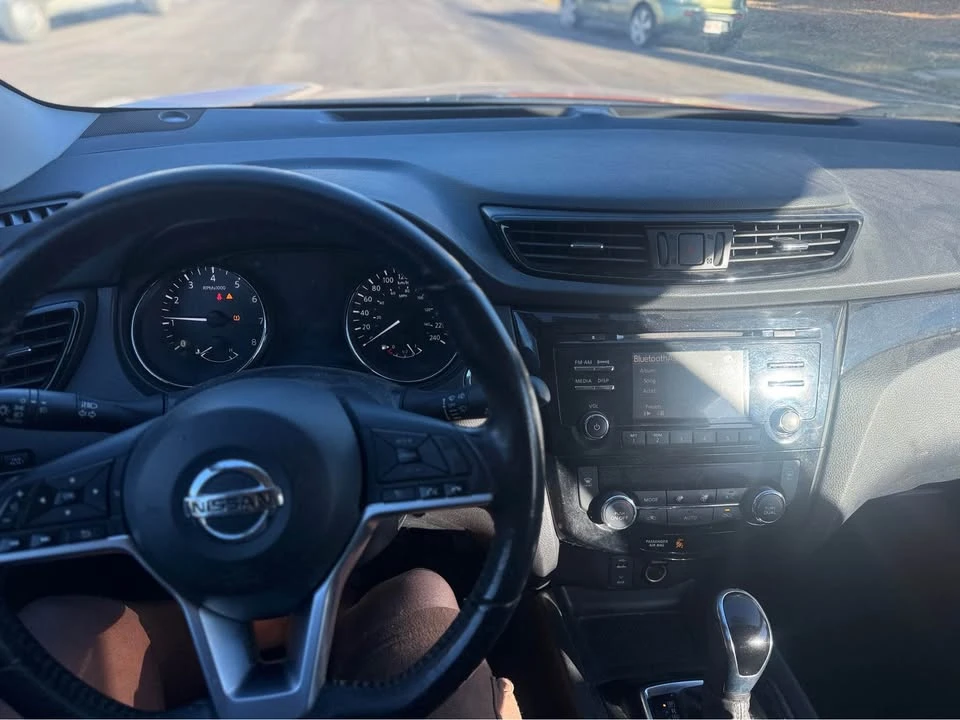 2017 Nissan Rogue - Image 6 of 6