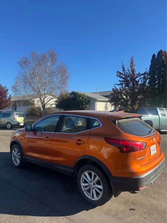 2017 Nissan Rogue - Image 2 of 6