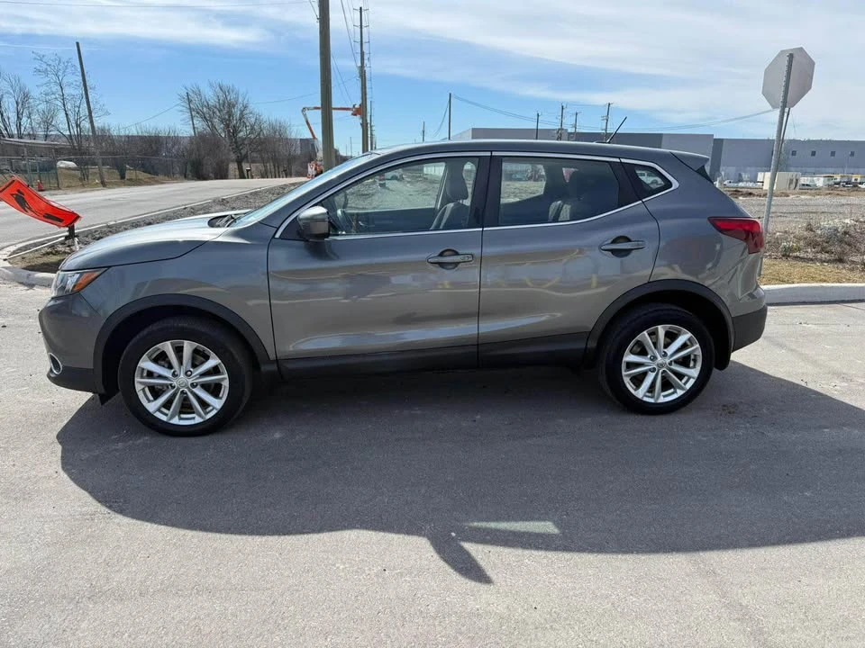 2017 Nissan Rogue - Image 2 of 7