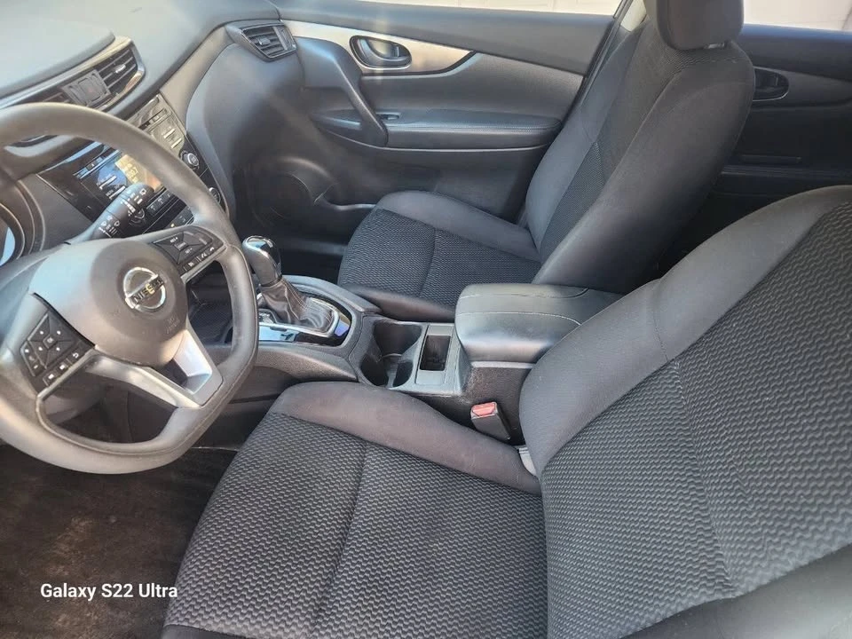 2017 Nissan Rogue - Image 9 of 15