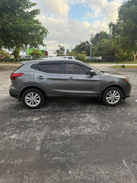 2017 Nissan Rogue - Image 11 of 15