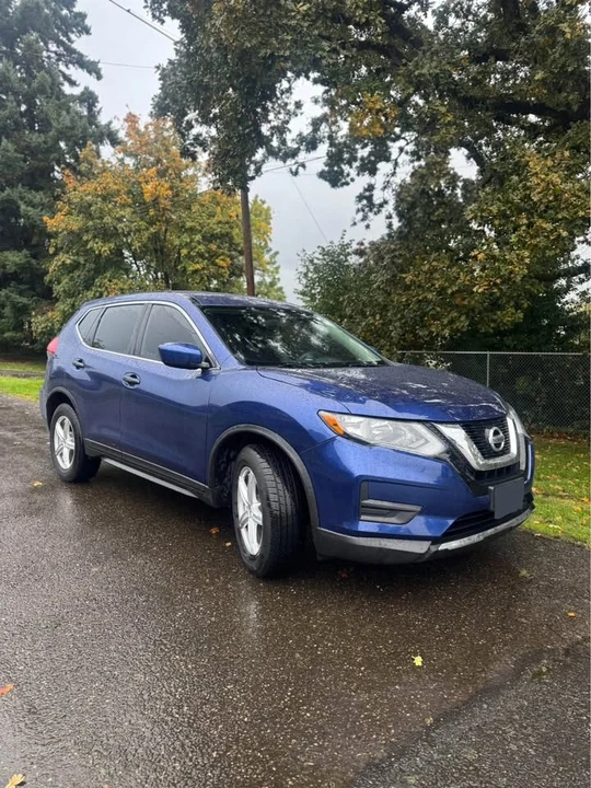 2017 Nissan Rogue - Image 6 of 8