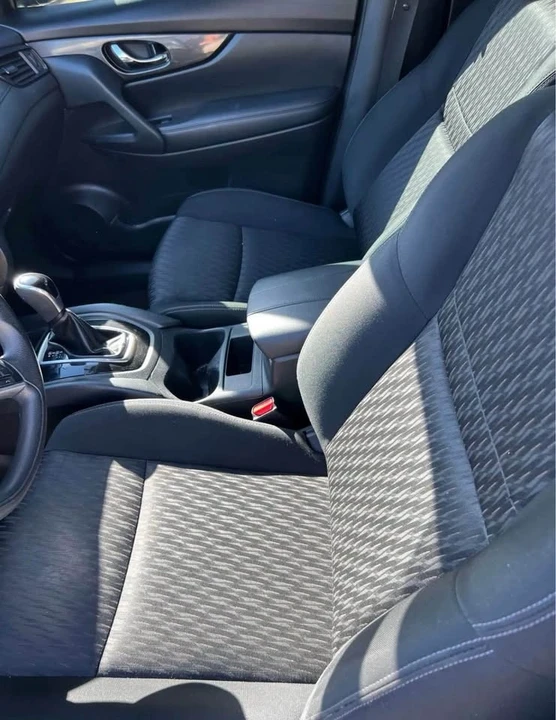 2017 Nissan Rogue - Image 5 of 8