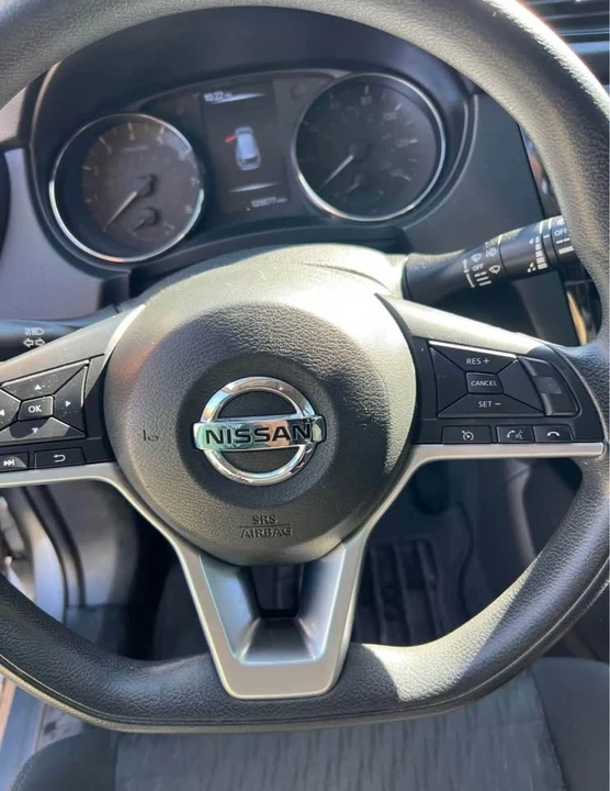 2017 Nissan Rogue - Image 2 of 8