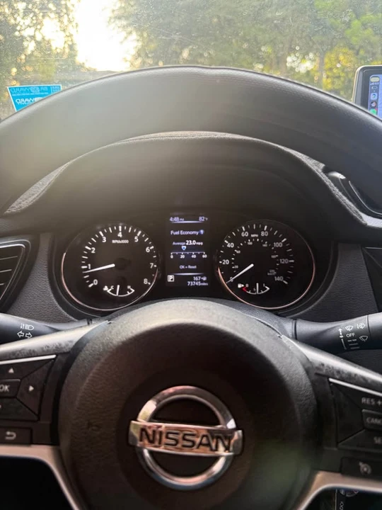 2017 Nissan Rogue - Image 2 of 15
