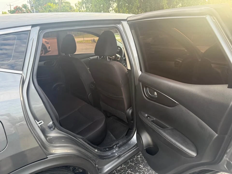 2017 Nissan Rogue - Image 14 of 15