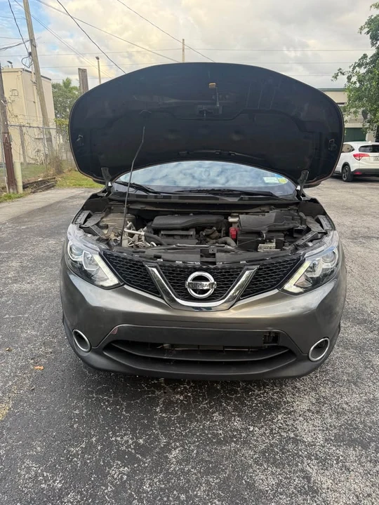 2017 Nissan Rogue - Image 8 of 15
