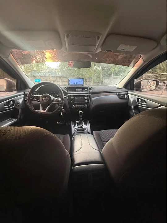 2017 Nissan Rogue - Image 4 of 15